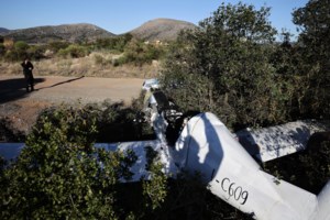 Θήβα: Νέες εικόνες από τη συντριβή του αεροσκάφους δίπλα στην Εθνική Οδό - Ερευνα για τα αίτια του δυστυχήματος