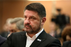 Κλειστοί δρόμοι στο κέντρο της Αθήνας - Αντιπολεμική συγκέντρωση του ΚΚΕ [εικόνες]