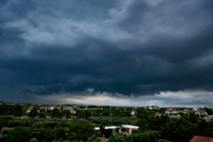 Κακοκαιρία "Θάλεια": Πέφτει η θερμοκρασία, βροχές, καταιγίδες και φθινοπωρινό σκηνικό του καιρού - εικόνα 2