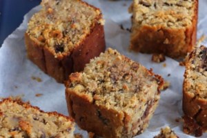 Συνταγή για ζουμερό νηστίσιμο κέικ με σοκολάτα και φουντούκια, χωρίς γλουτένη