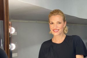 Η Βίκυ Καγιά γιορτάζει τα 43α γενέθλιά της ποζάροντας με σέξι μαύρο μπικίνι [εικόνα]