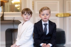 Πριγκίπισσα Σαρλίν - Πρίγκιπας Αλβέρτος: Το παραφορτωμένο χριστουγεννιάτικο δέντρο και ο μοναδικός στολισμός του παλατιού - εικόνα 2