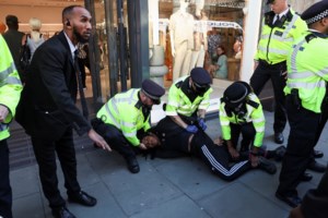 Τρόμος για οικογένειες που έκαναν διακοπές σε κάμπινγκ στην Ουαλία: Αυτοκίνητο ξέφυγε από την πορεία του και καταπλάκωσε σκηνή