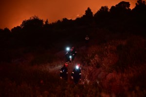 Φωτιές στην Ελλάδα: Οι περιοχές που βρίσκονται σε "red code" - Τιτάνια μάχη με τις φλόγες υπό αντίξοες συνθήκες - εικόνα 2