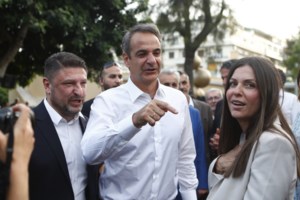 Ο Μητσοτάκης συνάντησε Τεντόγλου και Καραλή στο ΟΑΚΑ - Ο πρωταθλητής του επί κοντώ του έδειξε πώς να κρατάει το κοντάρι