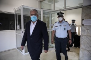 Ελασσόνα - Απίστευτο περιστατικό: Μωρό 10 μηνών μπουσούλαγε στη μέση του δρόμου τα μεσάνυχτα