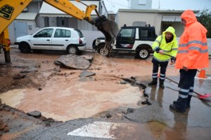 Σε κατάσταση έκτακτης ανάγκης θα κηρυχθεί το Καστελόριζο - "Βούλιαξε" στα λασπόνερα το νησί που "βάφτηκε" κόκκινο