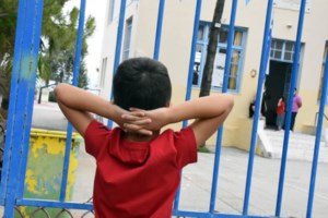 Εξοργιστικό: Αντιεμβολιαστές βανδάλισαν το γραφείο της παιδιάτρου που έκανε το σποτ για τον εμβολιασμό παιδιών [βίντεο]