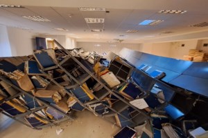 Εισαγγελική έρευνα για τα μεταλλικά ράφια που κατέρρευσαν στο Εφετείο και τραυμάτισαν δύο άτομα