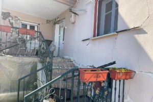 Σεισμός στην Ελασσόνα: Στα γήπεδα βρήκαν καταφύγιο οι κάτοικοι- Φοβούνται τους μετασεισμούς [Εικόνες] - εικόνα 7