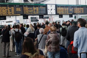 Αλαλούμ για το μπλακ άουτ στην Ισπανία: Ξεκινά δικαστική έρευνα, το σενάριο για τα φωτοβολταϊκά και η διάψευση Σάντσεθ