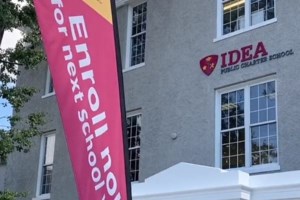 Νέο περιστατικό αστυνομικής βίας στη Νέα Υόρκη - Χτύπησε με μπουνιές 19χρονη και την έριξε κάτω