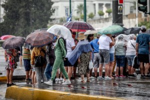 Σφοδρή καταιγίδα στο Ναύπλιο: Δυνατός αέρας με βροχή και χαλαζι - Έπεσαν δέντρα - Πλημμύρησαν δρόμοι [εικόνες, βίντεο]