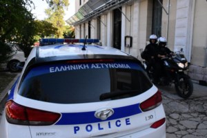 Χειροπέδες σε 31χρονο που ρήμαζε νοσοκομεία της Αττικής - Έκλεβε λεφτά, κινητά και κάρτες