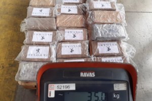 Σπείρα ναρκέμπορων στο Γαλάτσι -  Βρέθηκαν πάνω από 21 κιλά ηρωίνης σε διαμέρισμα [εικόνες]