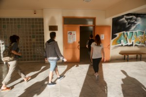 Δημογραφικό: Αποκαλυπτικά στοιχεία για τη συμβολή των αλλοδαπών - Στις 900.000 σήμερα και κατά μια δεκαετία νεότεροι από τους Έλληνες