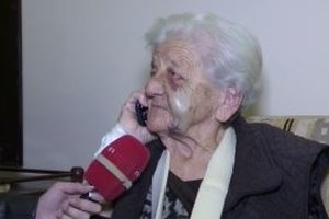 Εύβοια: Βίντεο ντοκουμέντο από ληστή σε αμόκ - Γκρεμίζει τη βιτρίνα ζαχαροπλαστείου και βουτάει την ταμειακή με το POS