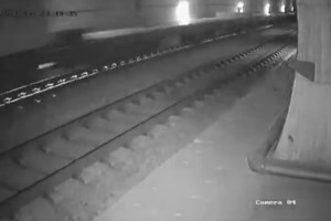 Συγκέντρωση και μοτοπορεία στον Σταθμό Λαρίσης για τα Τέμπη [εικόνες - βίντεο] - εικόνα 7