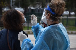 Στα Διαπόντια νησιά η Κατερίνα Σακελλαροπούλου: Εμβολιάζονται οι κάτοικοι σε Οθωνούς και Ερείκουσα