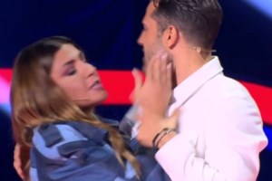 Τα "έσπασε" η Παπαρίζου στο Άμστερνταμ: Χαμός με το My Number One και επανένωση με Antique [Βίντεο]