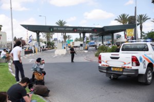 Επίθεση στο Ισραήλ:  Κρατήρα δεκάδων μέτρων προκάλεσε ο πύραυλος των Χούθι κοντά στο αεροδρόμιο "Μπεν Γκουριόν" - εικόνα 2