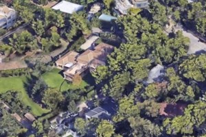 Γλυφάδα: "Φως" στο κίνητρο του Αιγύπτιου από κλήσεις και μηνύματα ψάχνουν οι αρχές - Τι βρέθηκε στο σπίτι της οδού Τσιτσάνη