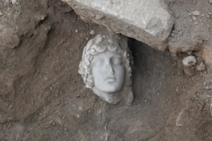 Νέα ανακάλυψη στις Αιγές: Βρέθηκε μακεδονικός τάφος ενός πλούσιου υπασπιστή και της γυναίκας του - εικόνα 2