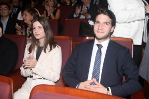 Γενέθλια για τη Νατάσα Παζαΐτη: Εσβησε τα κεράκια παρέα με το νέο μέλος της οικογένειας Καραμανλή [εικόνες]