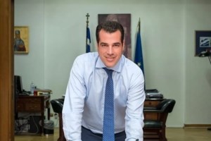 Θάνος Πλεύρης: Στο Κέντρο Επιχειρήσεων του ΕΚΑΒ για την κακοκαιρία ''Barbara''