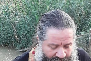 Ο εκπρόσωπος της Ιεράς Συνόδου "αδειάζει" τον ιερέα στο Κουκάκι: Μεταλαμβάνουν όσοι συμμετέχουν στη λειτουργία