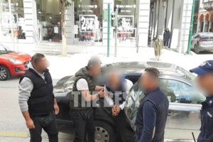 Άγριο έγκλημα στην Κάτω Αχαΐα: Τον κατακρεούργησε με 56 μαχαιριές - Επίθεση με πέτρες και ξύλα στο σπίτι του δράστη