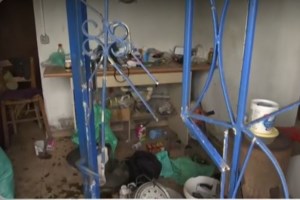 Απίστευτο βίντεο: Ιδιοκτήτης μονοκατοικίας στη Θεσσαλονίκη έδιωξε διαρρήκτες με... σκούπα