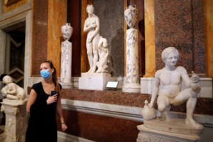 Ιταλία: Μικρή αύξηση των κρουσμάτων - Έλεγχοι στις παραλίες για τις αποστάσεις ασφαλείας