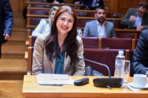 Αδιανόητη δήλωση βουλευτή της Νίκης: "Οι πιστοί Χριστιανοί έχουν αρχίσει να μοιράζουν σφαλιάρες"- Χαμός στη Βουλή