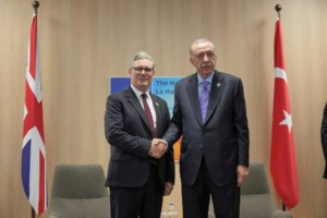 Αυτός είναι ο γηραιότερος ηγέτης όλου του κόσμου - Ο Πολ Μπίγια επανεξελέγη σε ηλικία 92 ετών