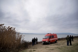 Θρίλερ στη Θεσσαλονίκη: Δύο νεκροί όταν το ΙΧ τους έπεσε στη θάλασσα - Ηταν δεμένοι με χειροπέδες στο τιμόνι [βίντεο]