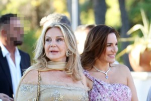 Σπάνια εμφάνιση για την εγγονή του Βασίλη Τσιτσάνη, Ζωή -Βραδινή έξοδος με τον εφοπλιστή σύζυγό της