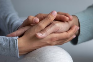 Βρετανία: Ασθενής με νόσο Πάρκινσον παίζει κλαρινέτο την ώρα που υποβάλλεται σε χειρουργείο στον εγκέφαλο [βίντεο]