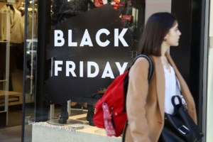 Καταφθάνει η Black Friday: Οι έξυπνες αγορές αλλά και οι "παγίδες"- Τι πρέπει να προσέξουμε