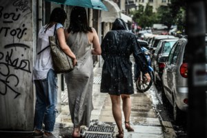 Με μπόρες και καταιγίδες μπαίνει η εβδομάδα - Προειδοποίηση Κολυδά για έντονα φαινόμενα - Οι περιοχές στο επίκεντρο