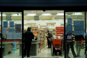 Νέα μέτρα: Τι αλλάζει για κομμωτήρια, σούπερ μάρκετ και λιανεμπόριο - Εκδόθηκε το ΦΕΚ - εικόνα 2