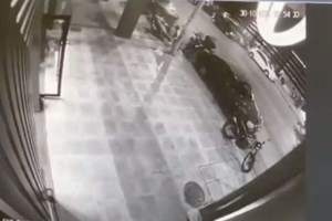 Σοκαριστικό τροχαίο στη Θεσσαλονίκη: Φορτηγό παρέσυρε και σκότωσε 42χρονη σε ποδήλατο - εικόνα 4