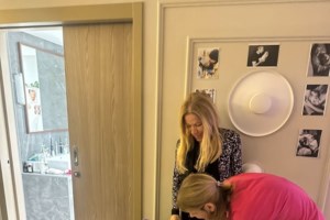 Εριέττα Κούρκουλου Λάτση - Βύρωνας Βασιλειάδης: Οικογενειακή εξόρμηση στη Μύκονο - Οι φωτογραφίες με τον κατάξανθο Νίκο - εικόνα 6