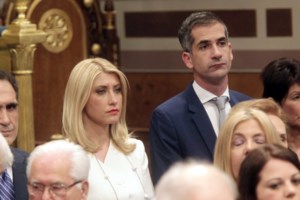 Σία Κοσιώνη: Κλασική ελληνίδα μάνα - Βόλτα με τον γιο της με το τάπερ στο χέρι - εικόνα 9