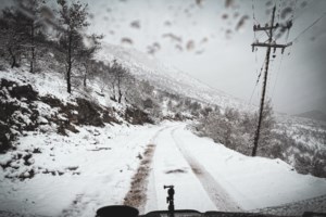 Αχαΐα: Επιχείρηση απεγκλωβισμού 30 ατόμων από τα χιόνια - Στο νοσοκομείο μια 31χρονη