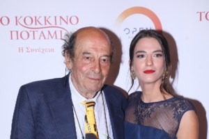 Ο Θανάσης Ευθυμιάδης έχει έναν λόγο παραπάνω να ευγνωμονεί τον Μανούσο Μανουσάκη: "Μου σύστησες τη μητέρα των παιδιών μου" - εικόνα 2