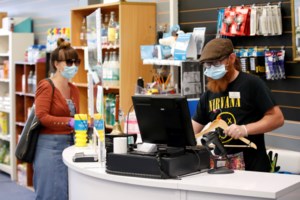 Μυστήριο με BMW που έχει πινακίδα COVID-19: Εγκαταλείφθηκε στο αεροδρόμιο της Αδελαΐδας στην αρχή της πανδημίας - εικόνα 4