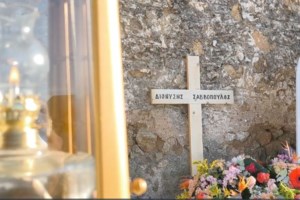 Διονύσης Σαββόπουλος: "Πού ήσουνα χθες Αριστερά μου;" - Η φωτογραφία με τα άδεια καθίσματα στην Μητρόπολη - εικόνα 2