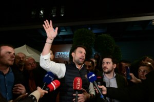 Επικές ατάκες Πολάκη για Κασσελάκη: "Διάβαζε από auto cue ό,τι του έγραφαν - Παρουσίασε τον πλούτο και τον σκύλο του" - εικόνα 2