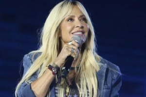 Αποθεώθηκε η Άννα Βίσση στη συναυλία της στο Καλλιμάρμαρο: Καθήλωσε 65.000 θεατές [εικόνες - βίντεο]